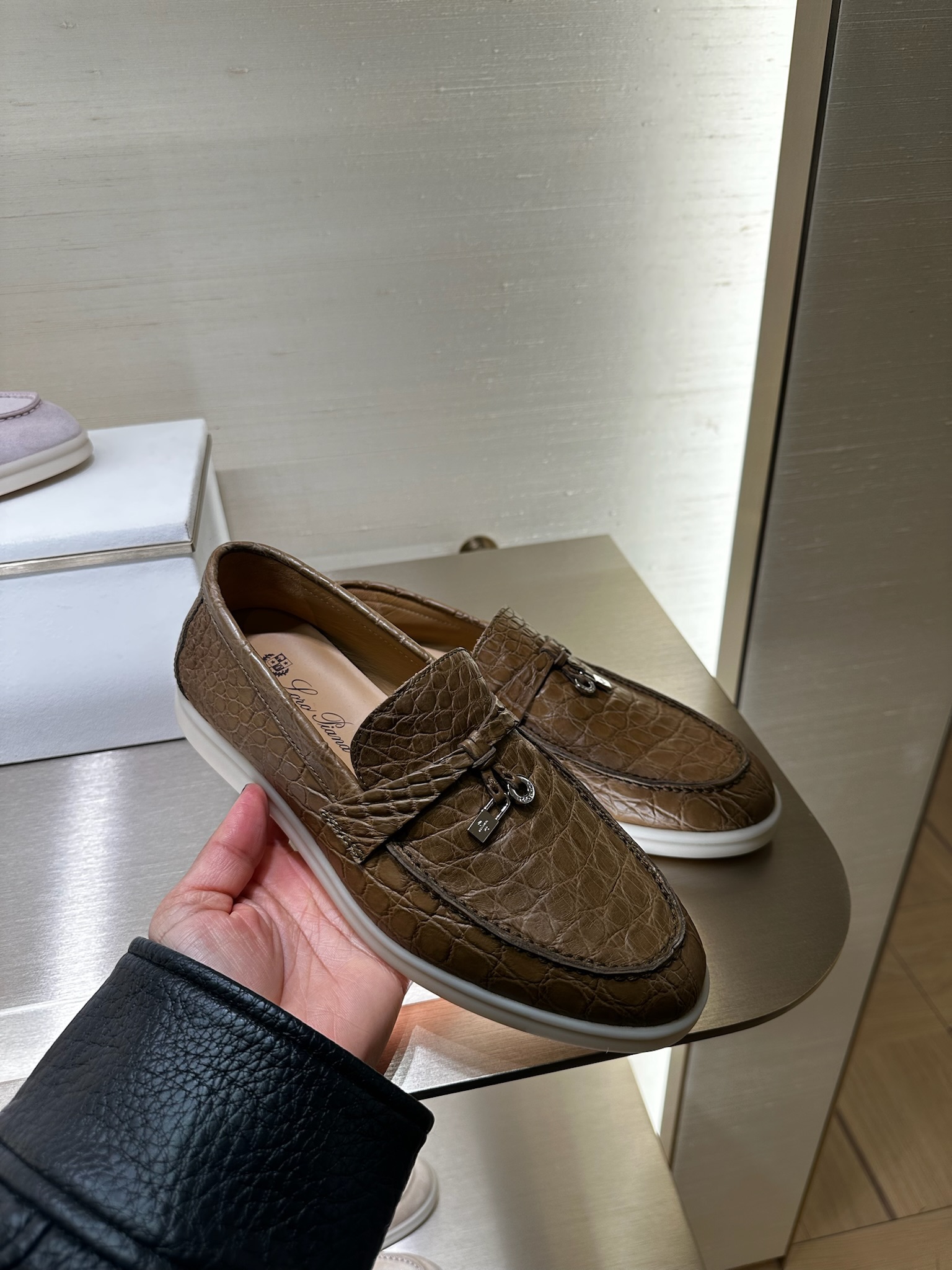 SUMMER CHARMS WALK LORO PIANA