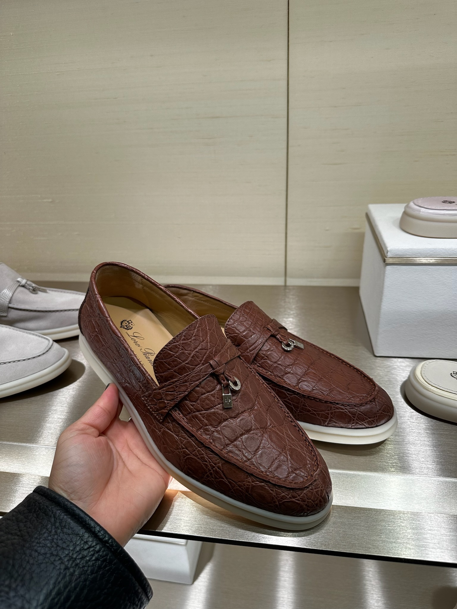 SUMMER CHARMS WALK LORO PIANA